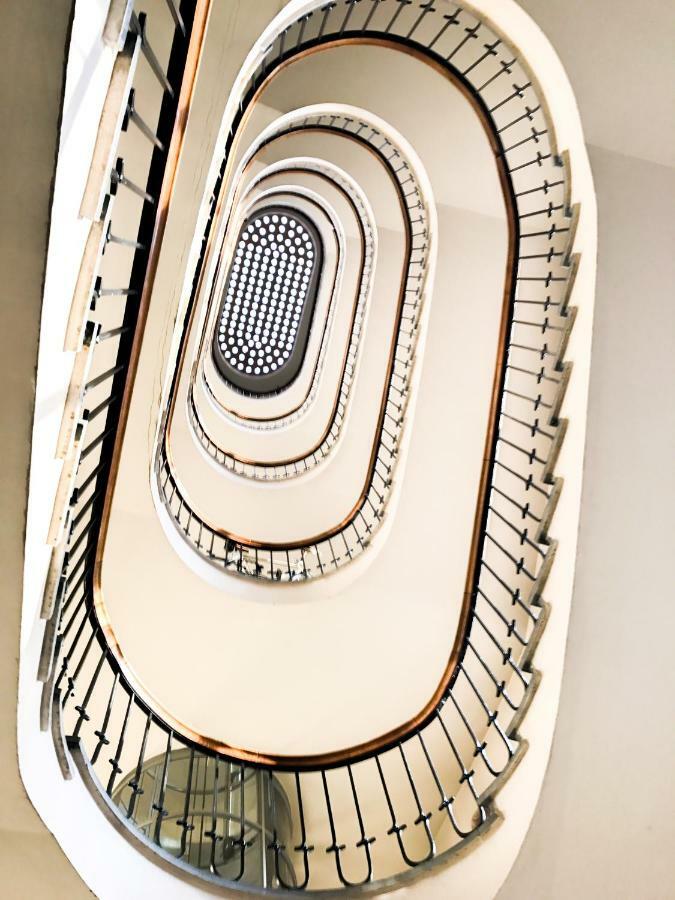 Spacious Bauhaus Icon Flat With Fitness Room In Central Buda, Close To The River And Margaret Island Budapesta Exterior foto